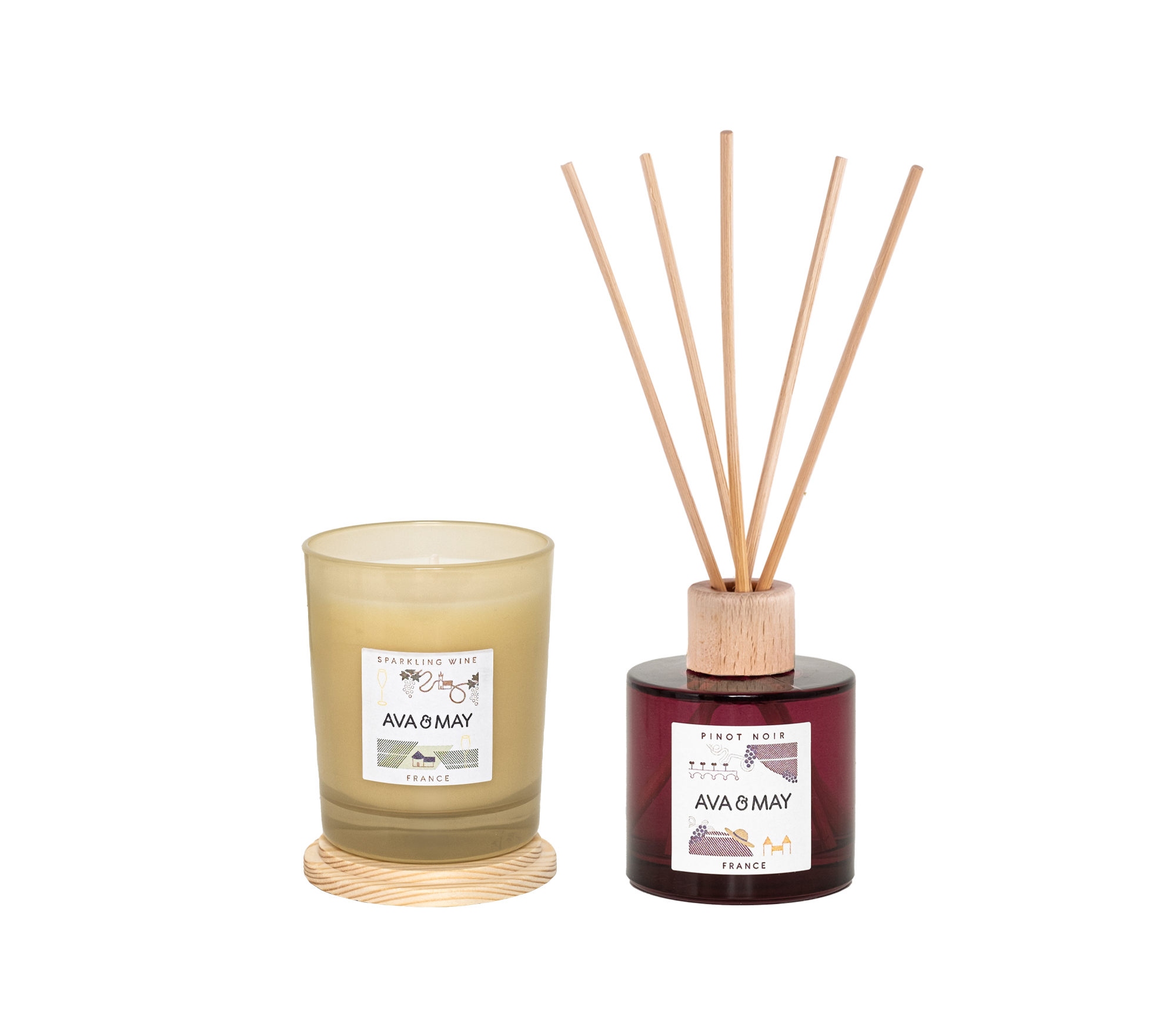 Soft Sip Set bestehend aus Duftkerze und Duftstäbchen in beigem und rotem Glas, von AVA & MAY