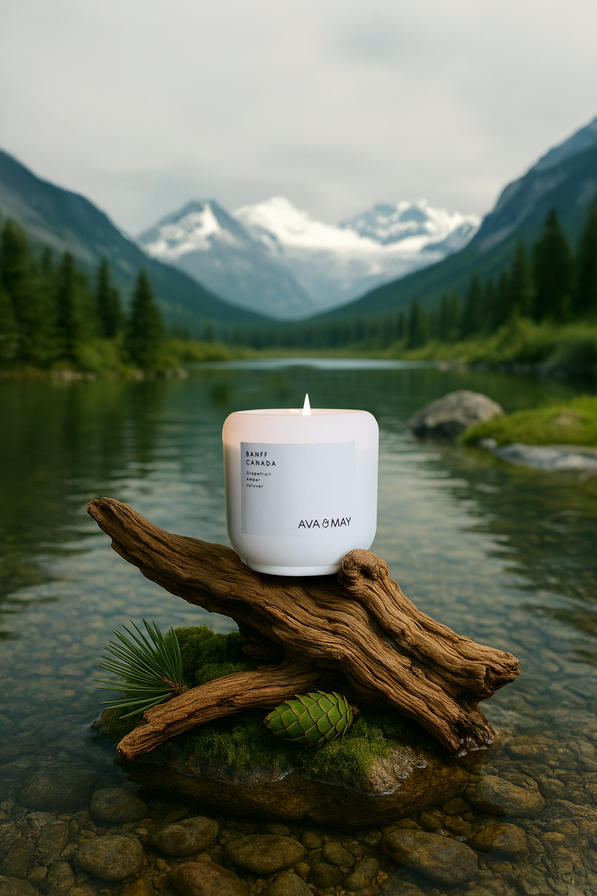 Banff Duftkerze mit saftigem Grapefruit Duft in schlichtem Glas mit hellgrünem Wachs, von AVA & MAY