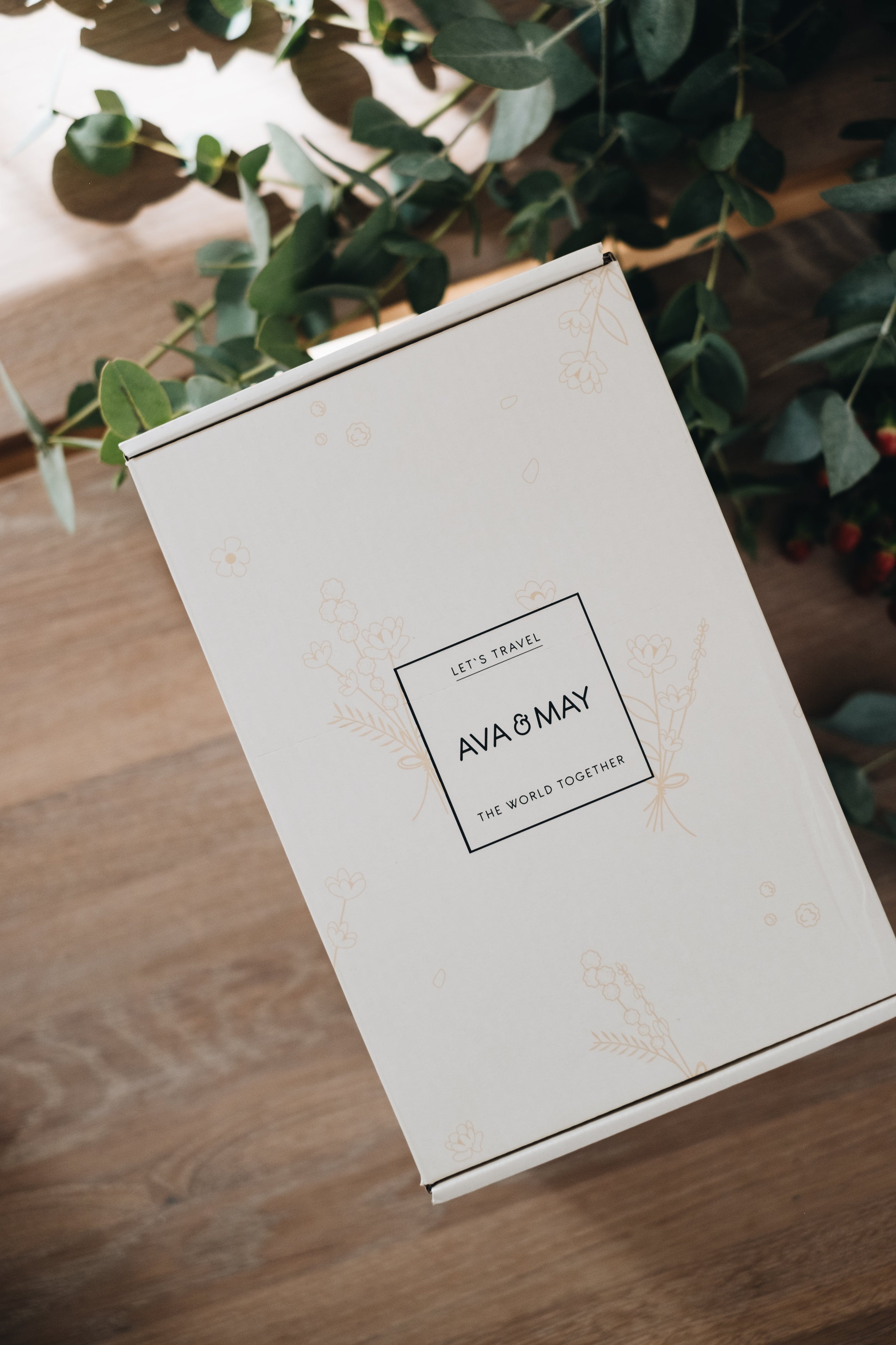 Keramikvase im asymetrischen Design, von AVA & MAY