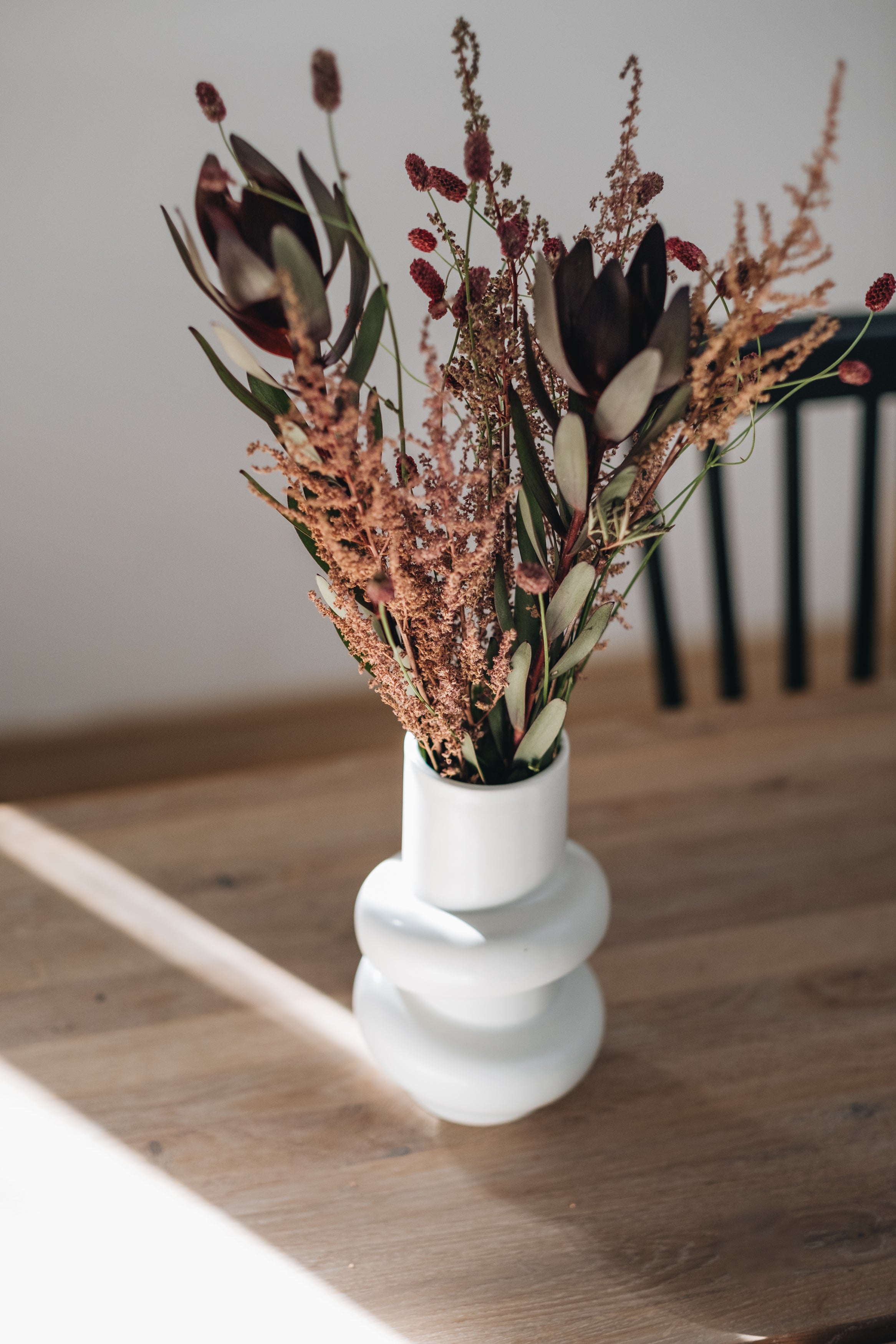 Keramikvase im asymetrischen Design, von AVA & MAY