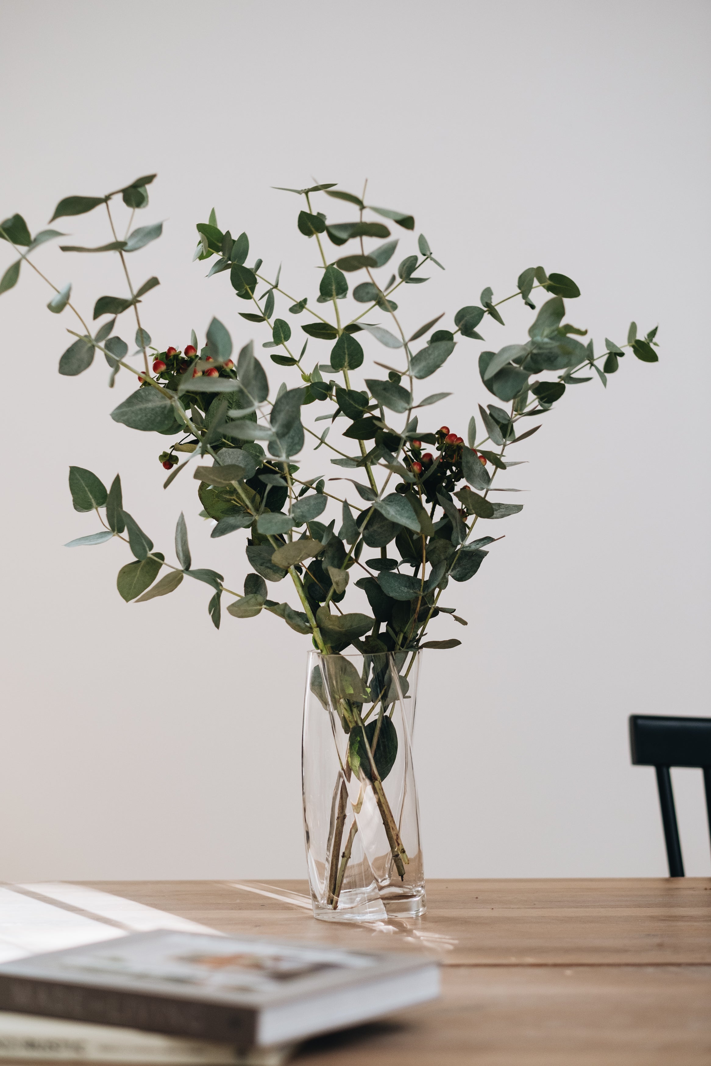 Perfect Pair Set bestehend aus Keramik- und Glas-Vase, von AVA & MAY