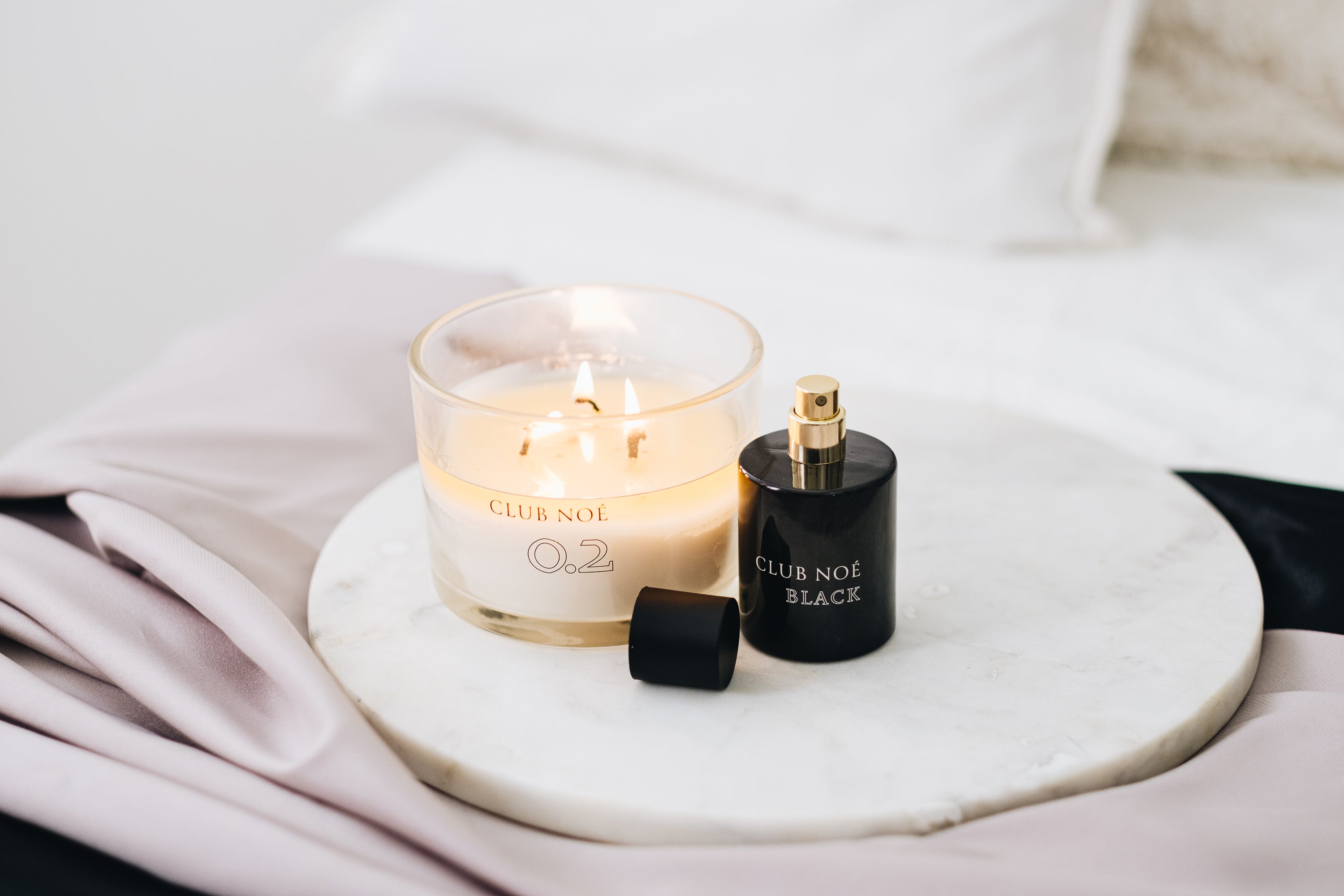 Clean Spirit Set bestehend aus der 0.2 Duftkerze und dem Black Parfum, von Club Noe