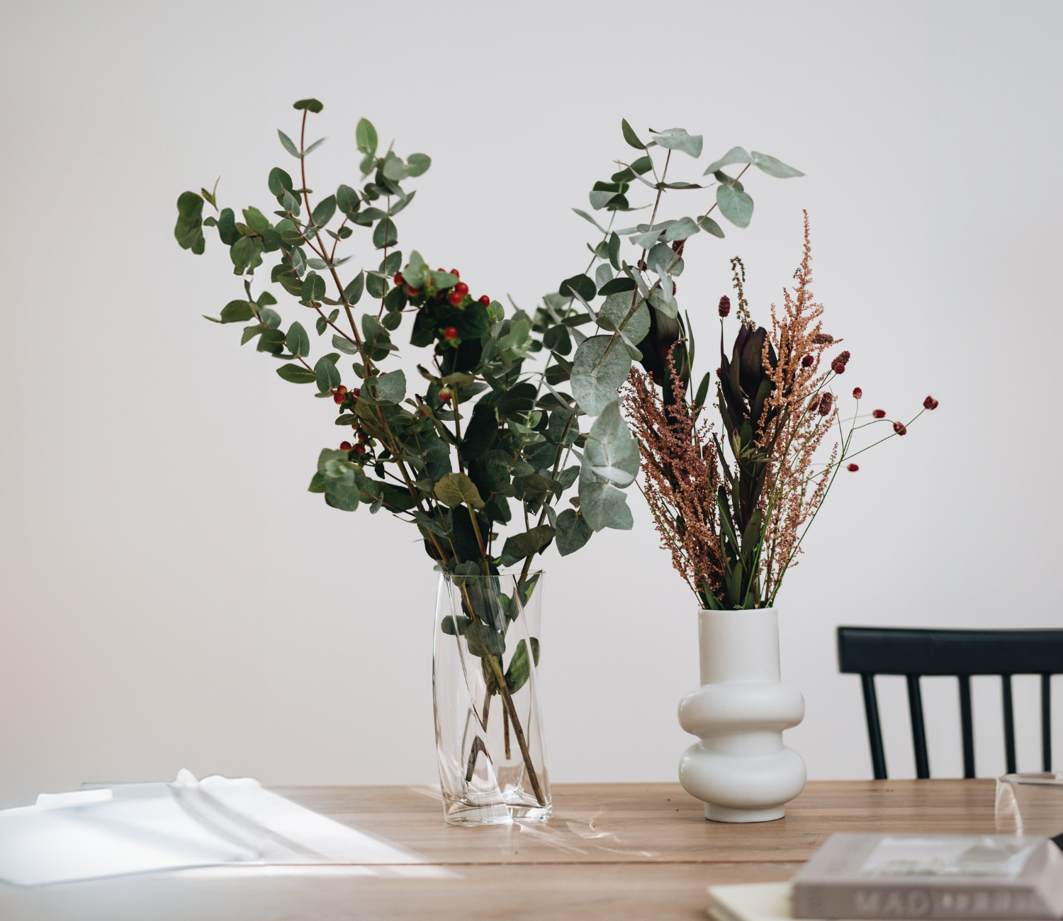 Perfect Pair Set bestehend aus Keramik- und Glas-Vase, von AVA & MAY