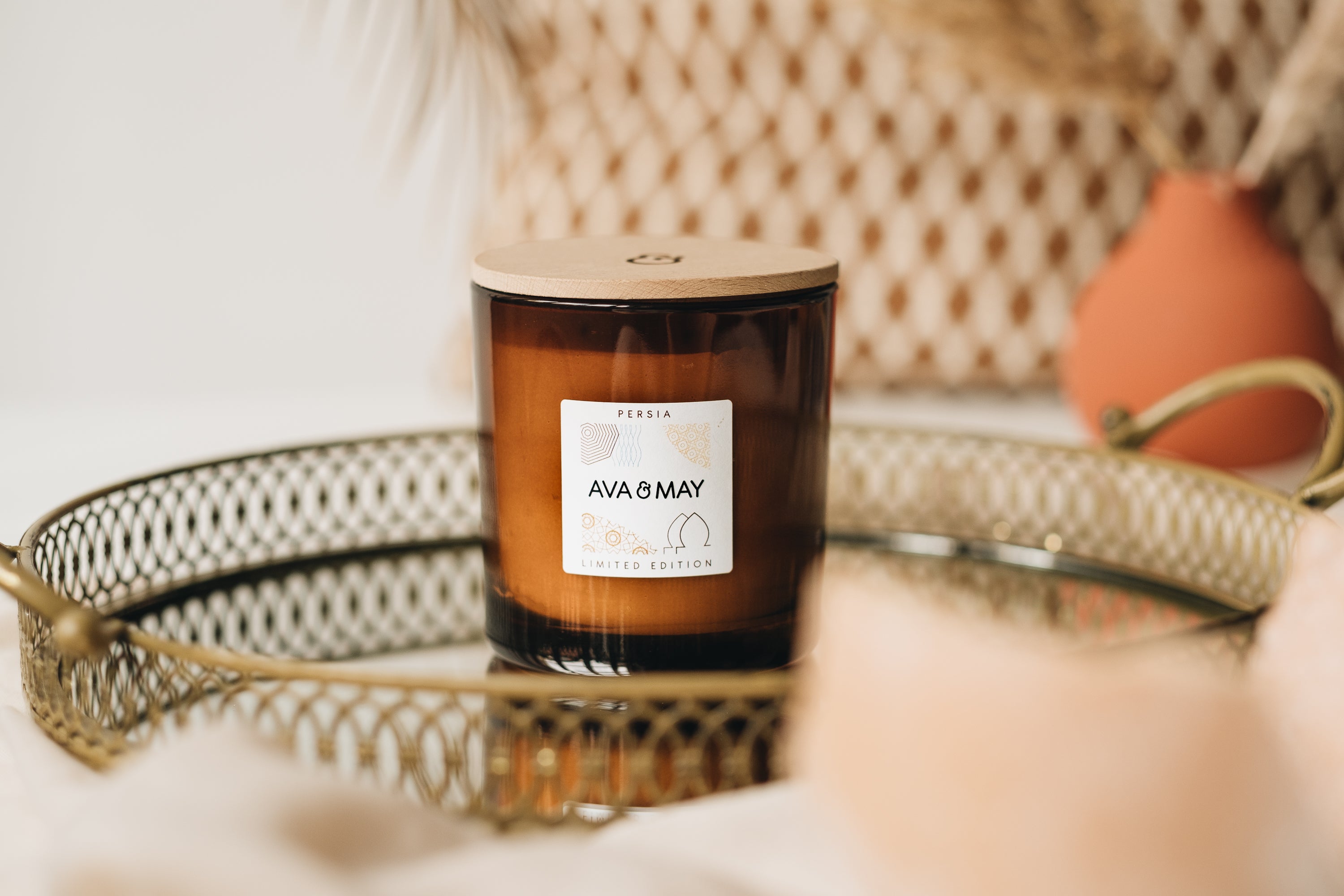 Persia große Duftkerze mit süßer Neroli Duftnote in braunem Glas, von AVA & MAY