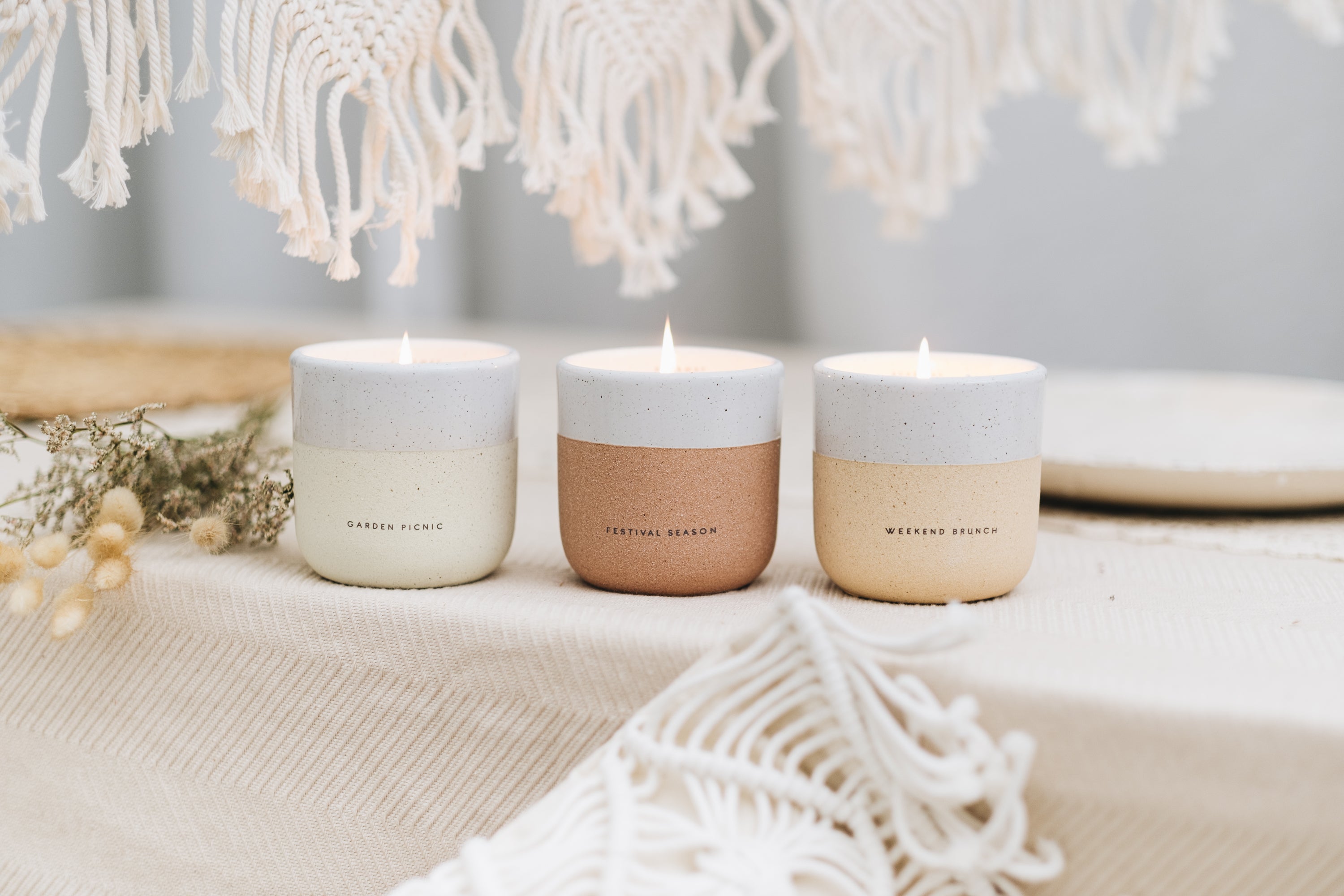 Simple Pleasures Set bestehend aus drei Duftkerzen mit floraler Duftnote, von AVA & MAY