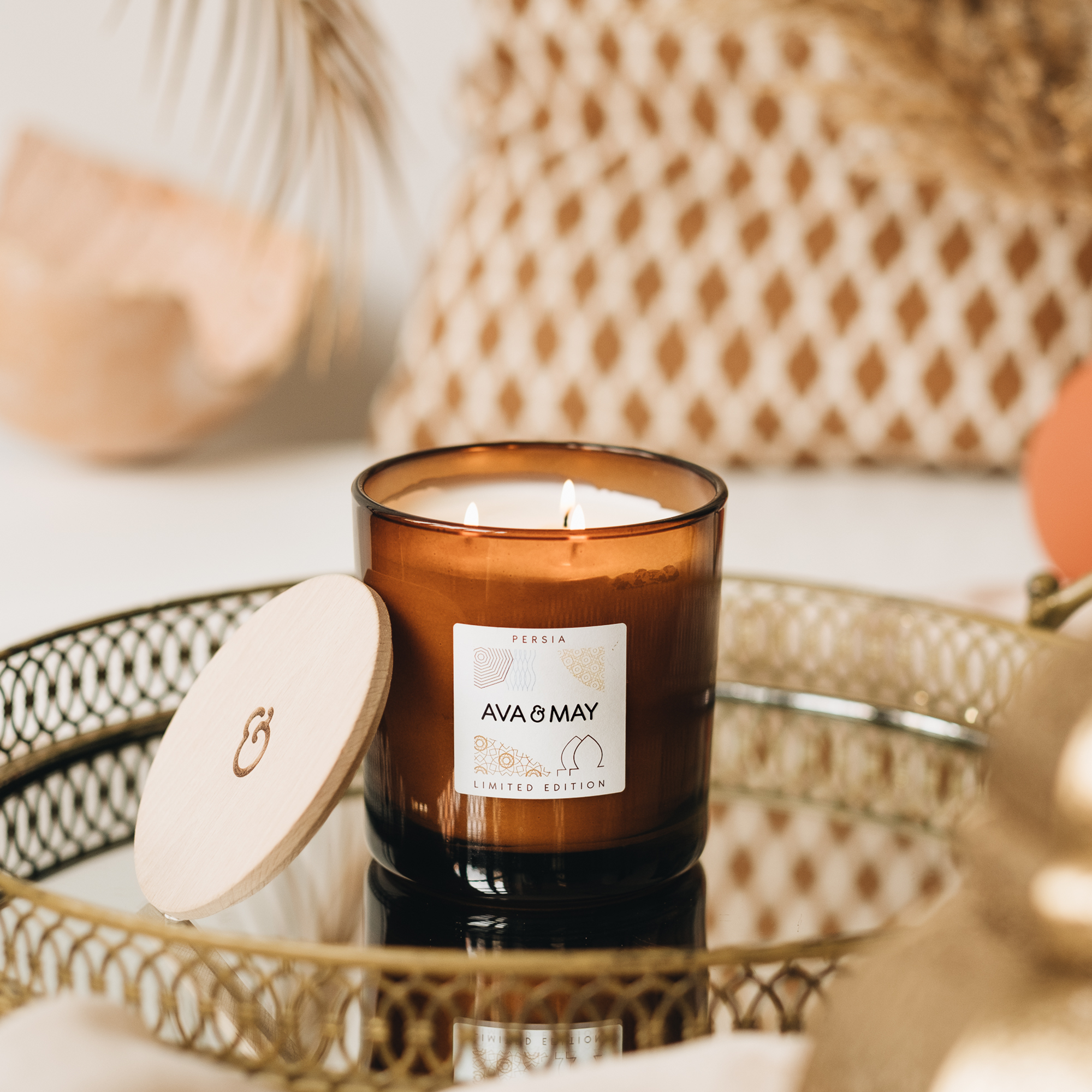 Persia große Duftkerze mit süßer Neroli Duftnote in braunem Glas, von AVA & MAY