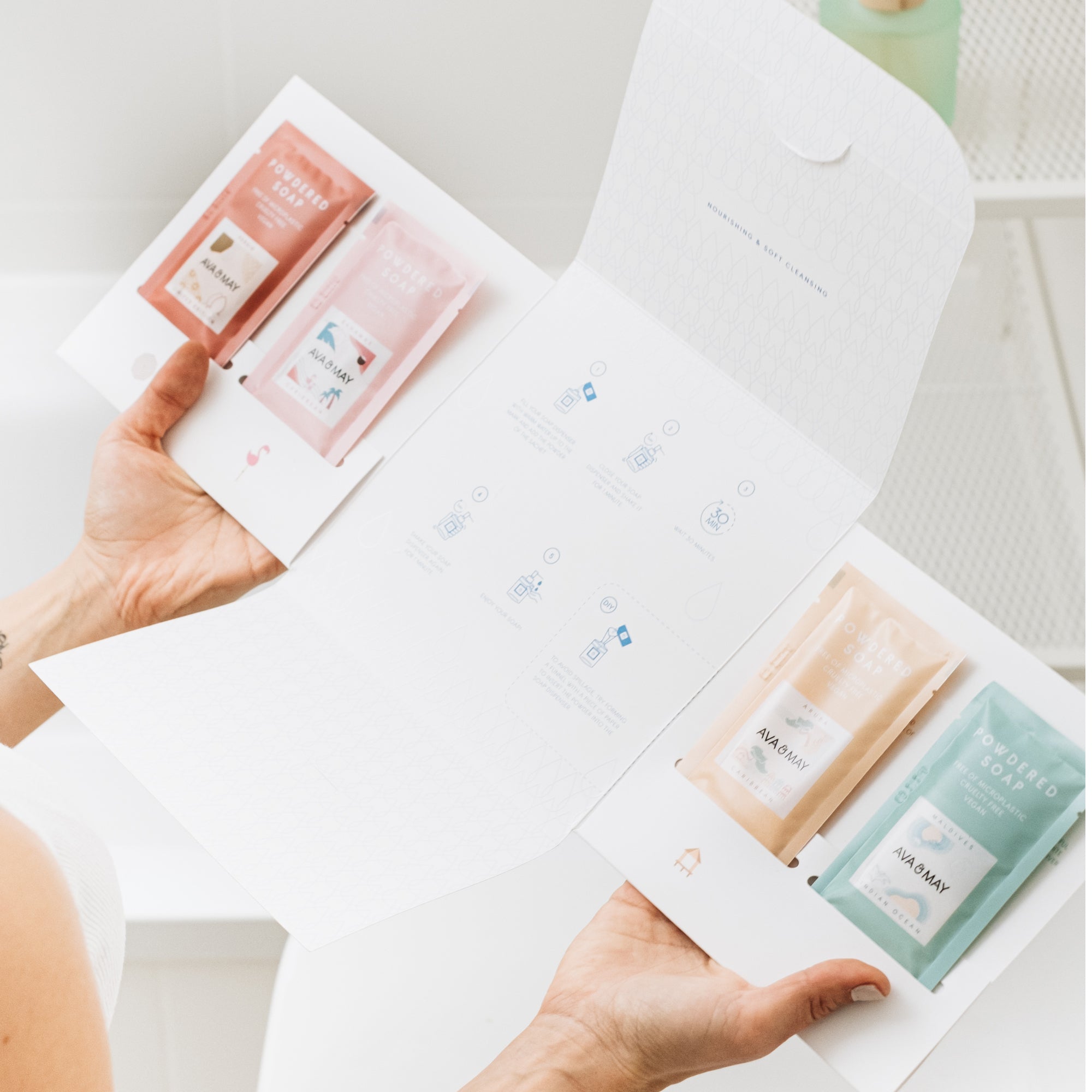 Powdered Soap Discovery Set mit vier unterschiedlichen Seifen-Düften, von AVA & MAY