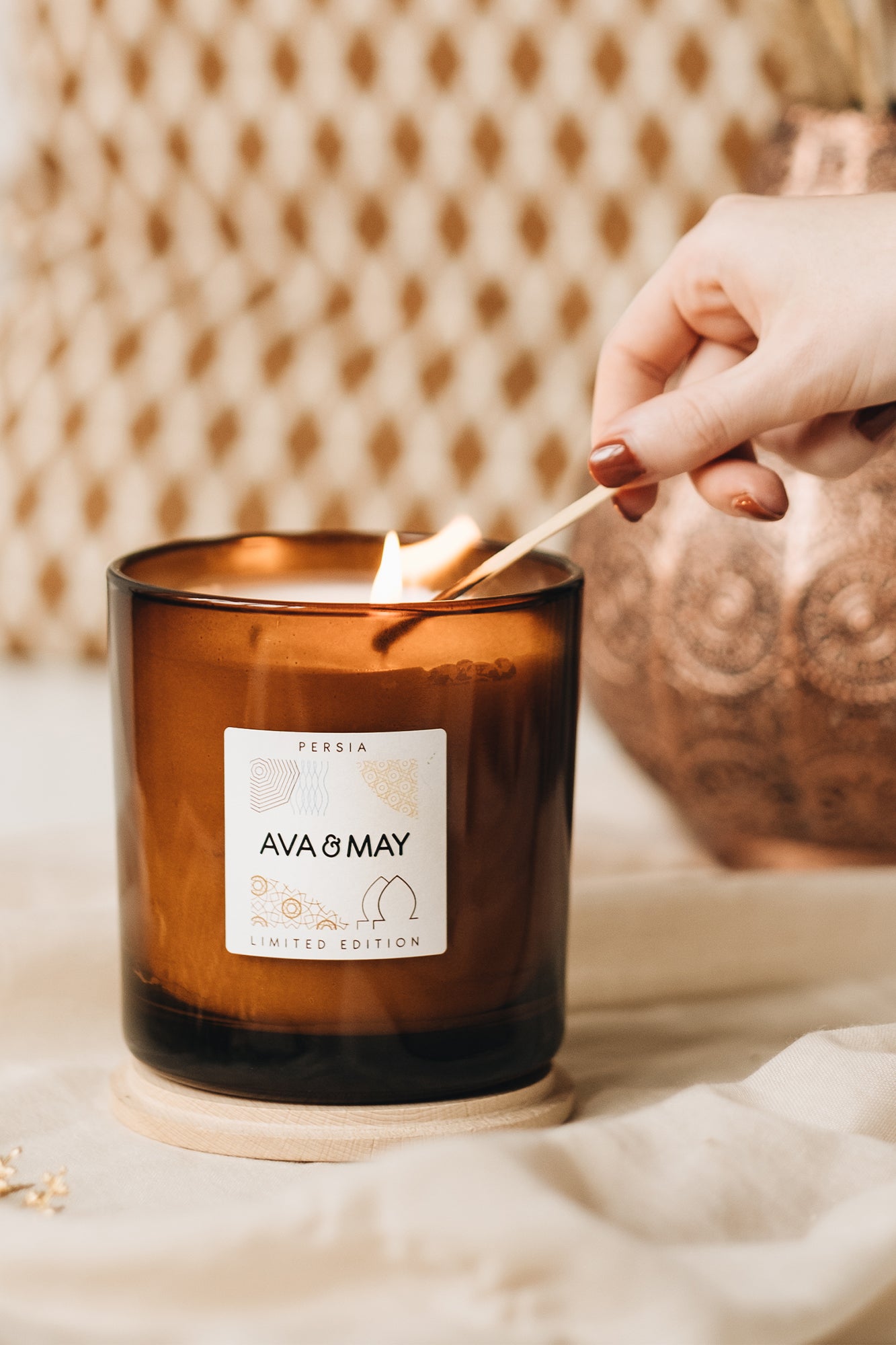 Persia große Duftkerze mit süßer Neroli Duftnote in braunem Glas, von AVA & MAY
