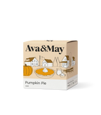Ava&May Pumpkin Pie Kerzenbox, 220 Gramm, mit einer Abbildung einer typischen Herbstlandschaft in den USA Amerika