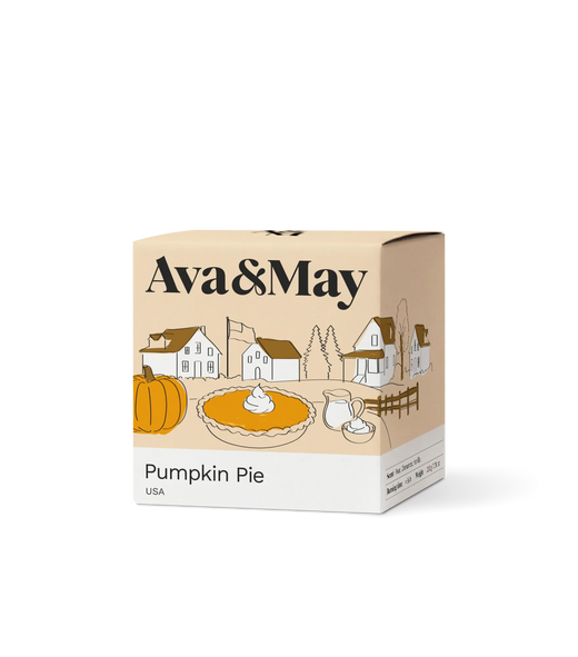 Ava&May Pumpkin Pie Kerzenbox, 220 Gramm, mit einer Abbildung einer typischen Herbstlandschaft in den USA Amerika