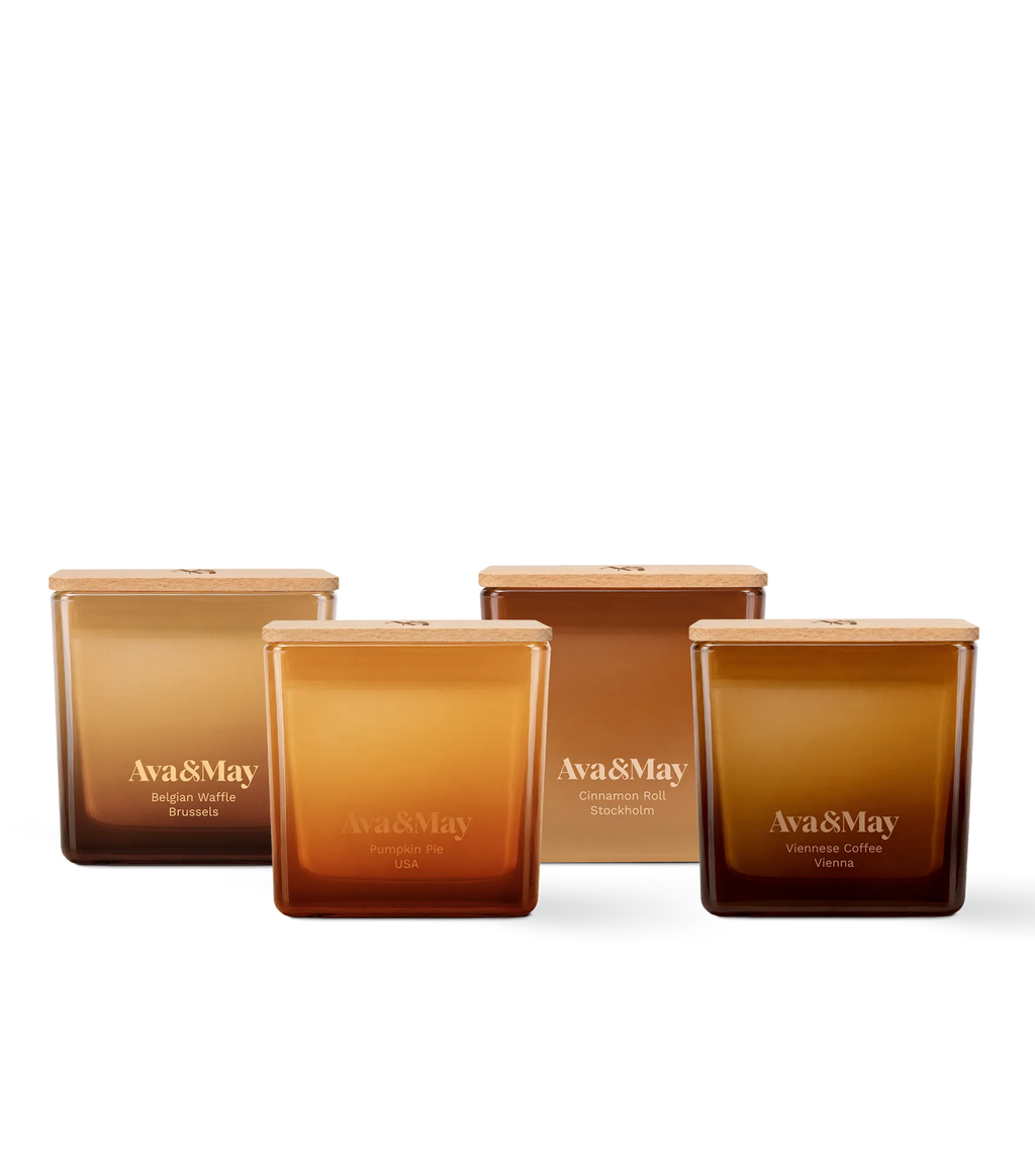 Ava&May Sweet Sensations Kerzenset: Kerzen in den Duftrichtungen Belgian Waffle 220 Gramm, Viennese Coffee 220 Gramm, Pumpkin Pie 220 Gramm und Cinnamon Roll 220 Gramm mit Holzdeckeln und quadratischer Form