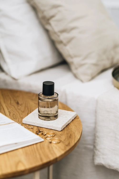 0.1 Eau de Parfum mit sanfter Jasmin Duftnote in durchsichtigem Glas, von Club Noe