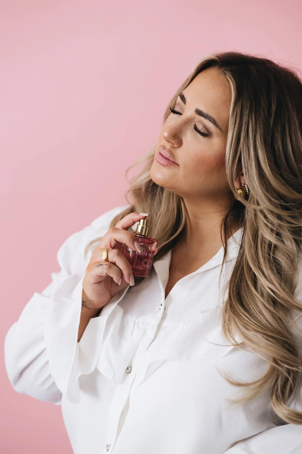0.3 Eau de Parfum mit einem Hauch von Vanilie-duft in einer rosa Flasche, von Club Noe