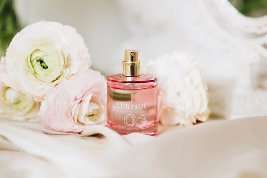 0.3 Eau de Parfum mit einem Hauch von Vanilie-duft in einer rosa Flasche, von Club Noe
