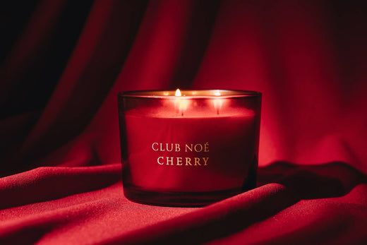 Cherr Soul Set bestehend aus Parfum und Duftkerze mit frischem Kirschduft in dunkerotem Glas, von Club Noe