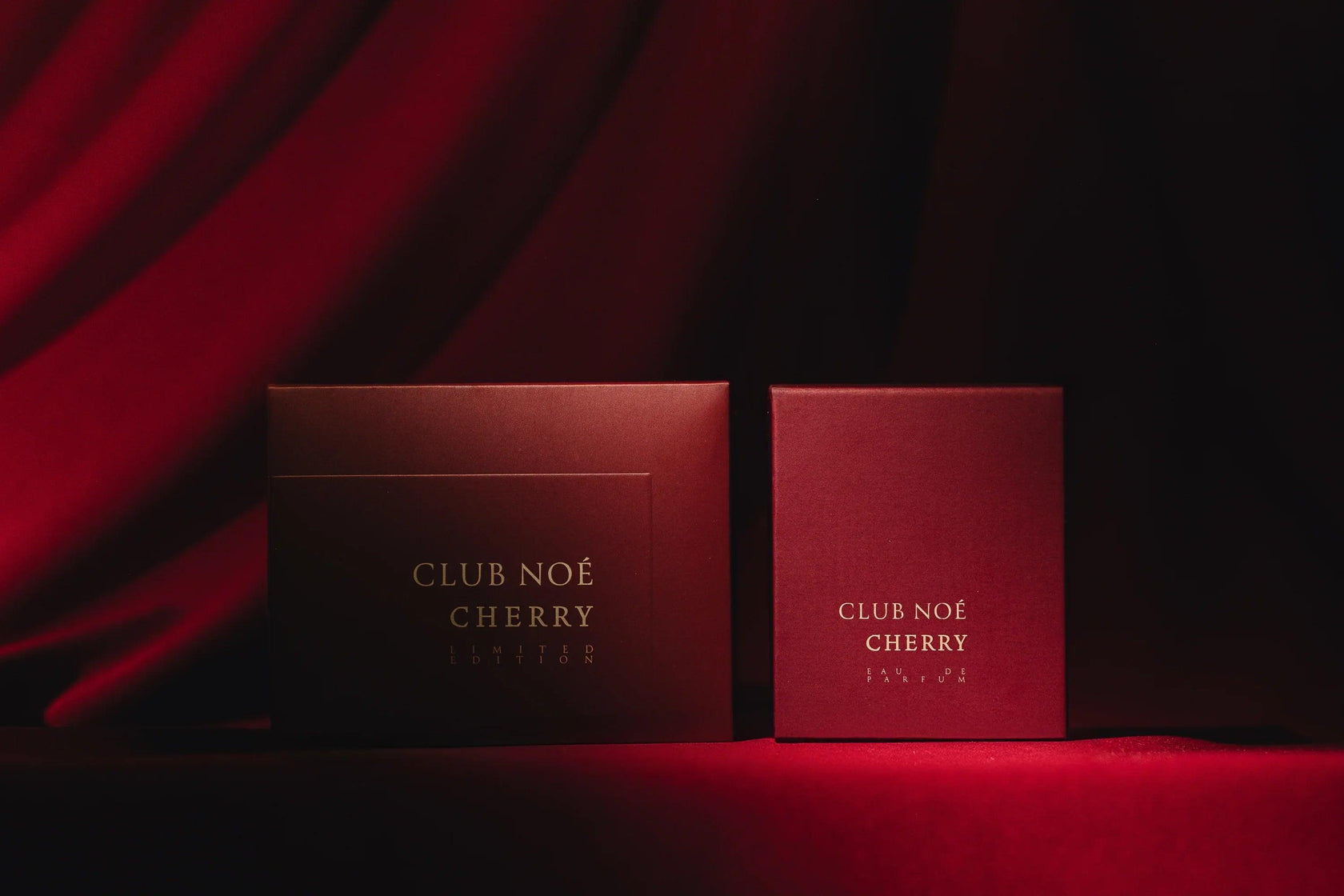 Cherr Soul Set bestehend aus Parfum und Duftkerze mit frischem Kirschduft in dunkerotem Glas, von Club Noe