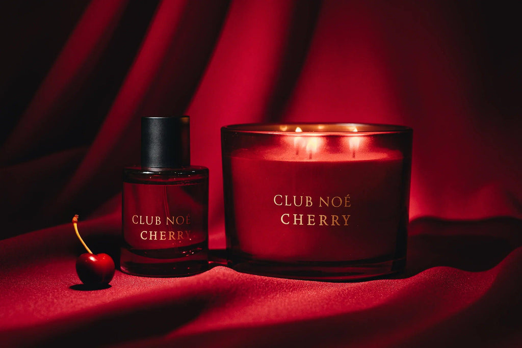 Cherr Soul Set bestehend aus Parfum und Duftkerze mit frischem Kirschduft in dunkerotem Glas, von Club Noe