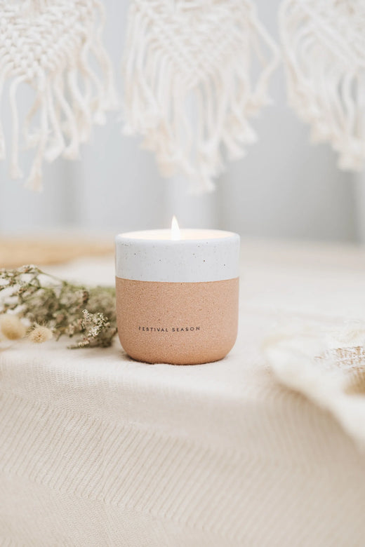 Festival Season Duftkerze mit fruchtiger Duftkerze in Keramikglas, von AVA & MAY