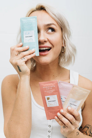Powdered Soap Discovery Set mit vier unterschiedlichen Seifen-Düften, von AVA & MAY