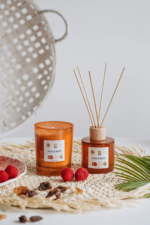 Barcelona Home Fragrance Set bestehend aus Duftkerze und Duftstäbchen, von AVA & MAY