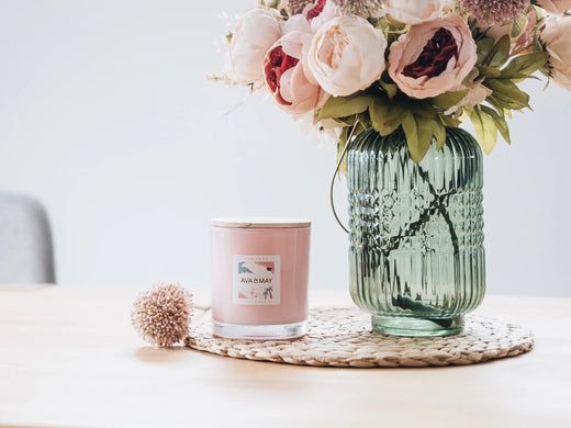 Bahamas große Duftkerze mit exotischer Duftnote in rosa Glas, von AVA & MAY